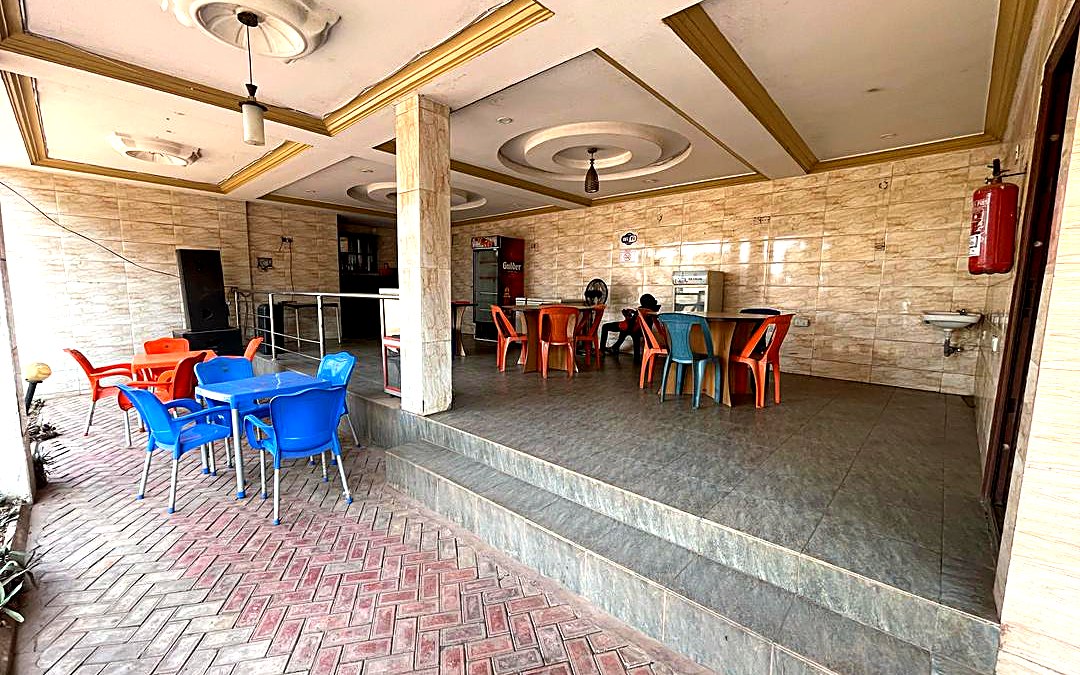 Willis outdoor bar